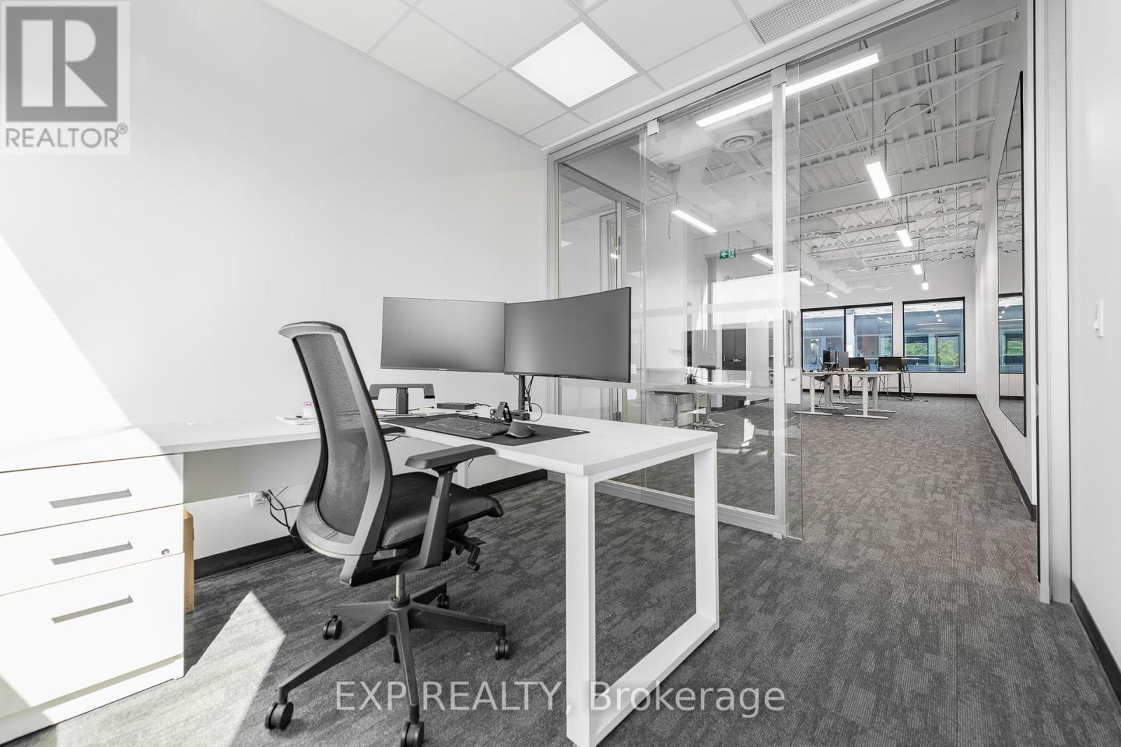 206 & 208 - 2310 St Laurent Boulevard, Ottawa, Ontario  K1G 5H9 - Photo 18 - X12422528