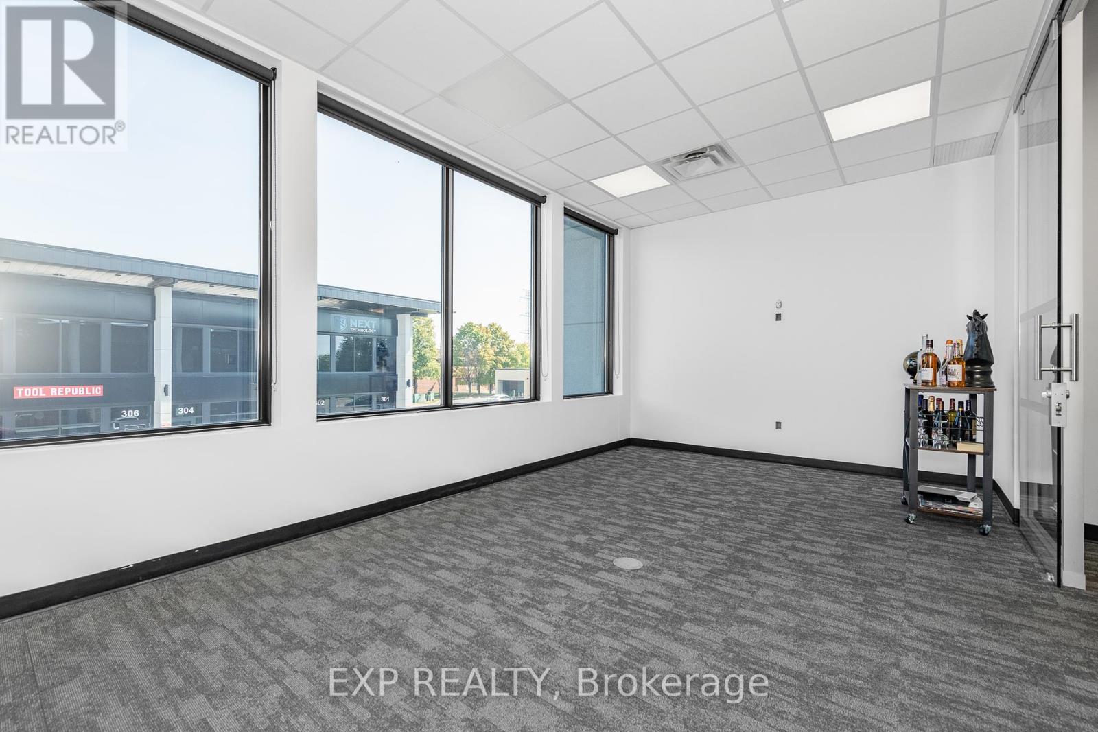 206 & 208 - 2310 St Laurent Boulevard, Ottawa, Ontario  K1G 5H9 - Photo 24 - X12422528