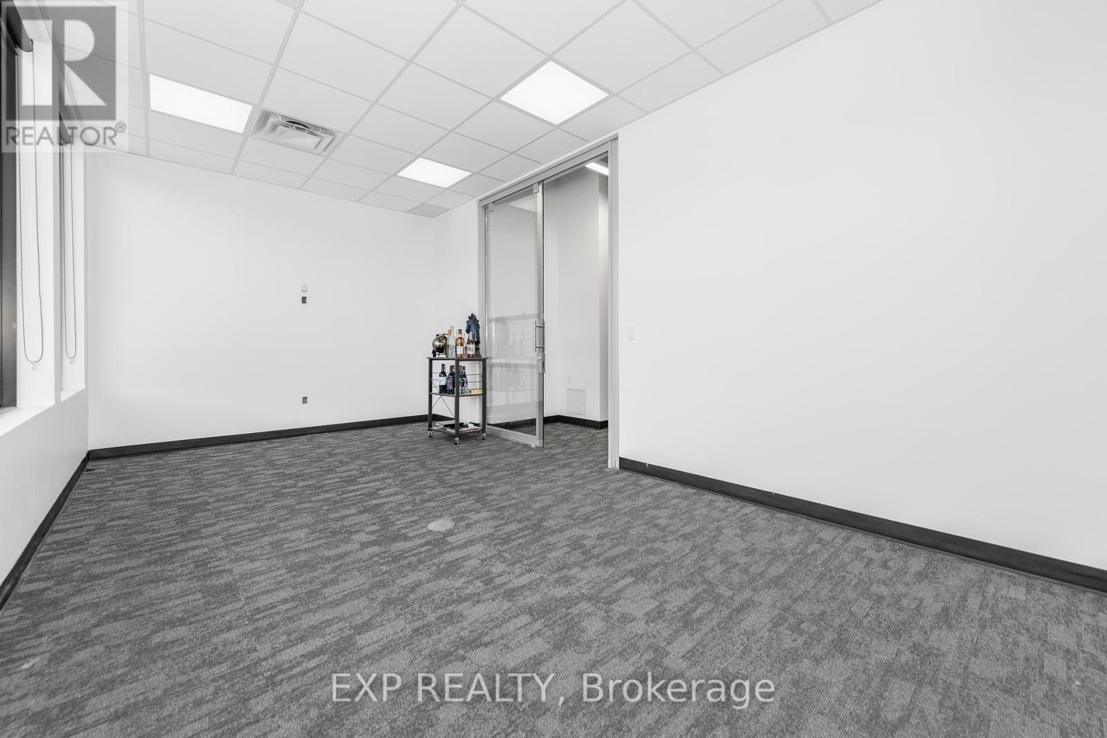 206 & 208 - 2310 St Laurent Boulevard, Ottawa, Ontario  K1G 5H9 - Photo 25 - X12422528