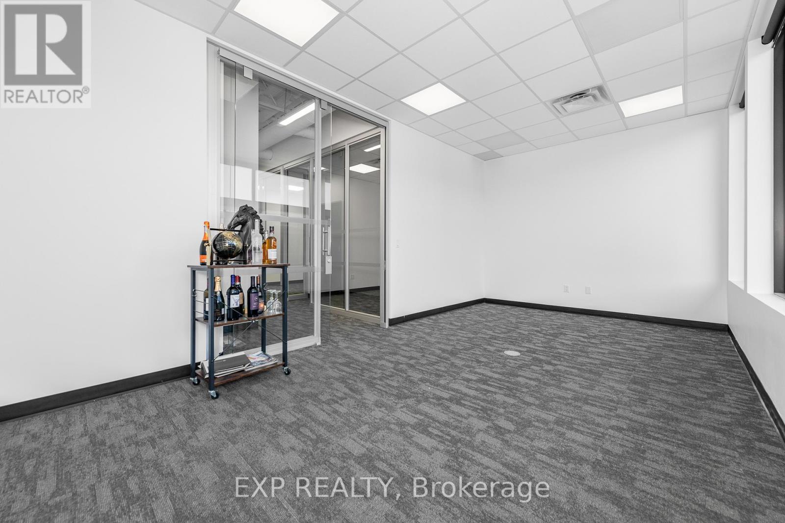 206 & 208 - 2310 St Laurent Boulevard, Ottawa, Ontario  K1G 5H9 - Photo 26 - X12422528