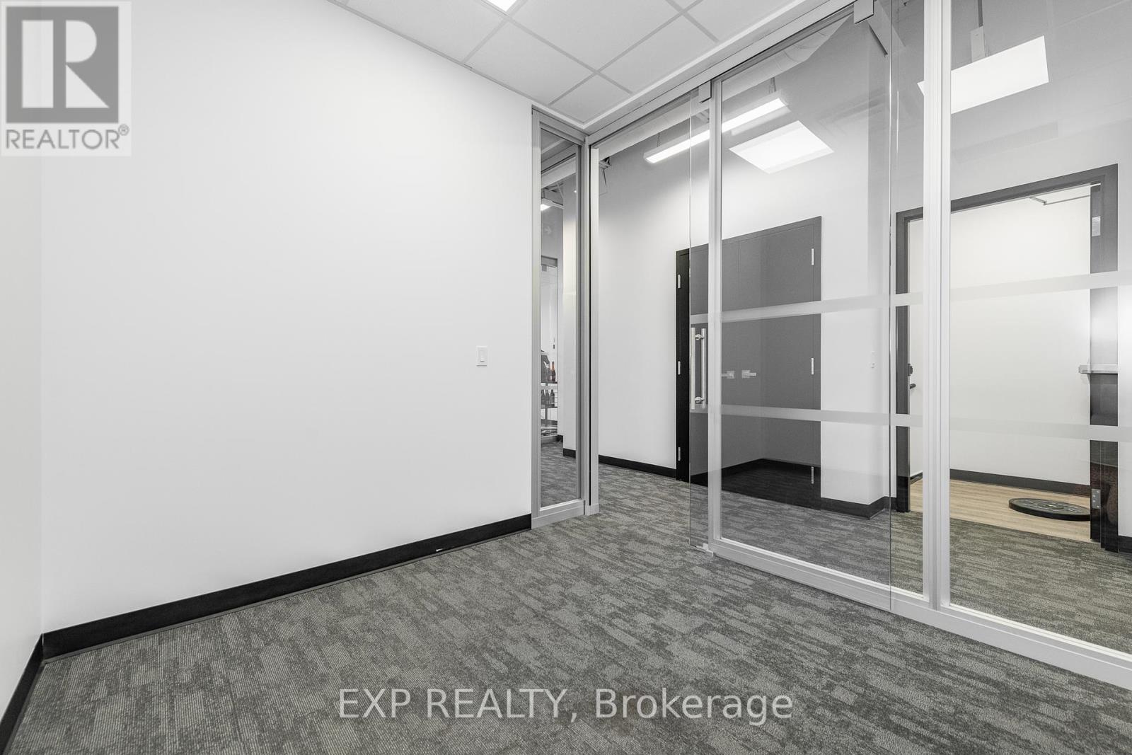 206 & 208 - 2310 St Laurent Boulevard, Ottawa, Ontario  K1G 5H9 - Photo 31 - X12422528
