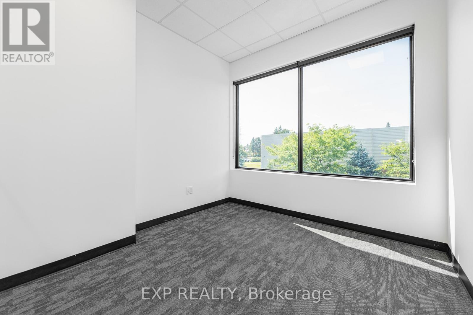 206 & 208 - 2310 St Laurent Boulevard, Ottawa, Ontario  K1G 5H9 - Photo 38 - X12422528
