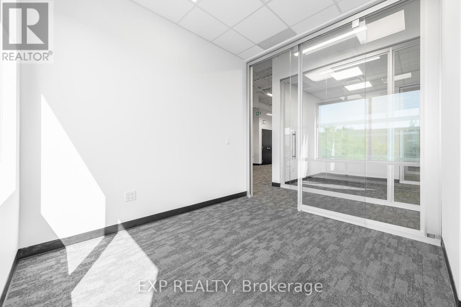 206 & 208 - 2310 St Laurent Boulevard, Ottawa, Ontario  K1G 5H9 - Photo 39 - X12422528