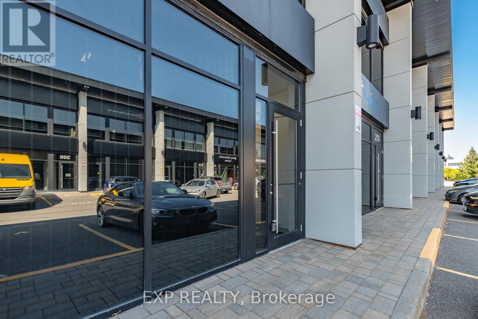 206 & 208 - 2310 St Laurent Boulevard, Ottawa, Ontario  K1G 5H9 - Photo 4 - X12422528