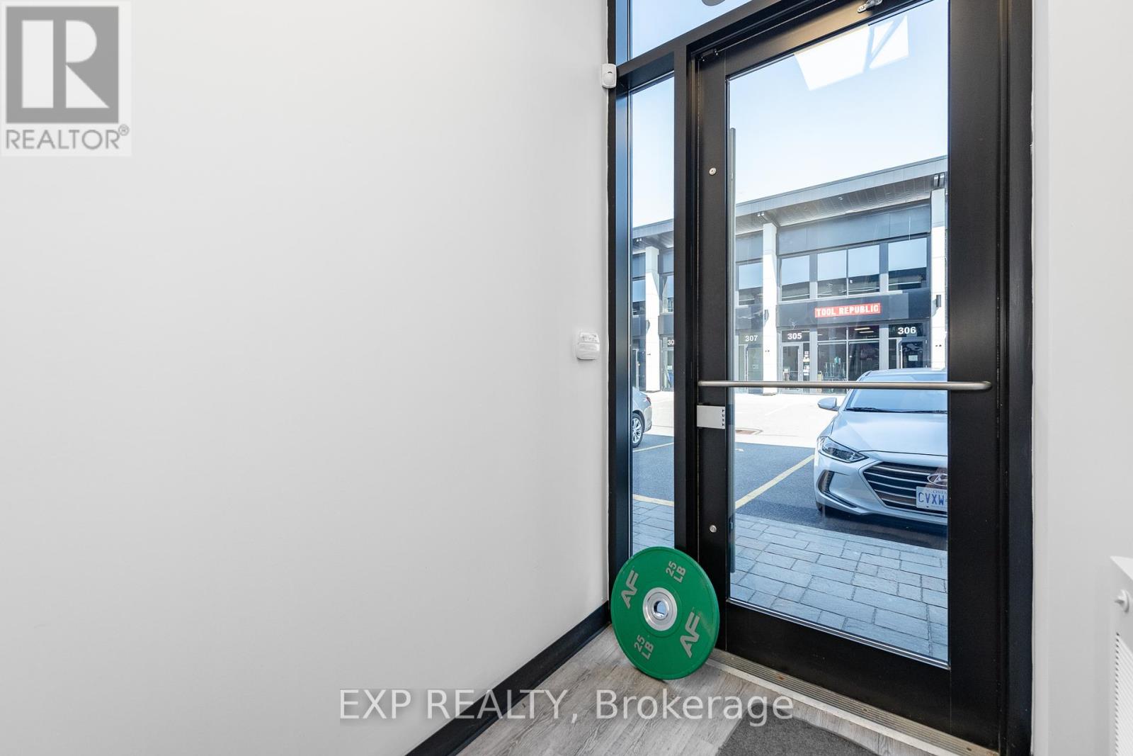 206 & 208 - 2310 St Laurent Boulevard, Ottawa, Ontario  K1G 5H9 - Photo 5 - X12422528