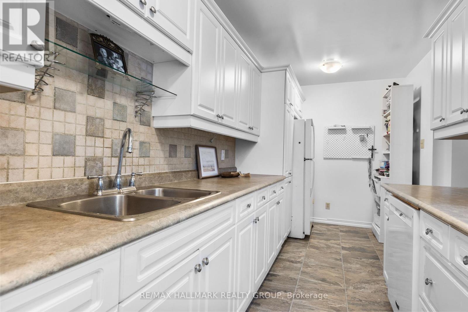 17 - 1598 Hoskins Crescent, Ottawa, Ontario  K4A 2H8 - Photo 12 - X12422559