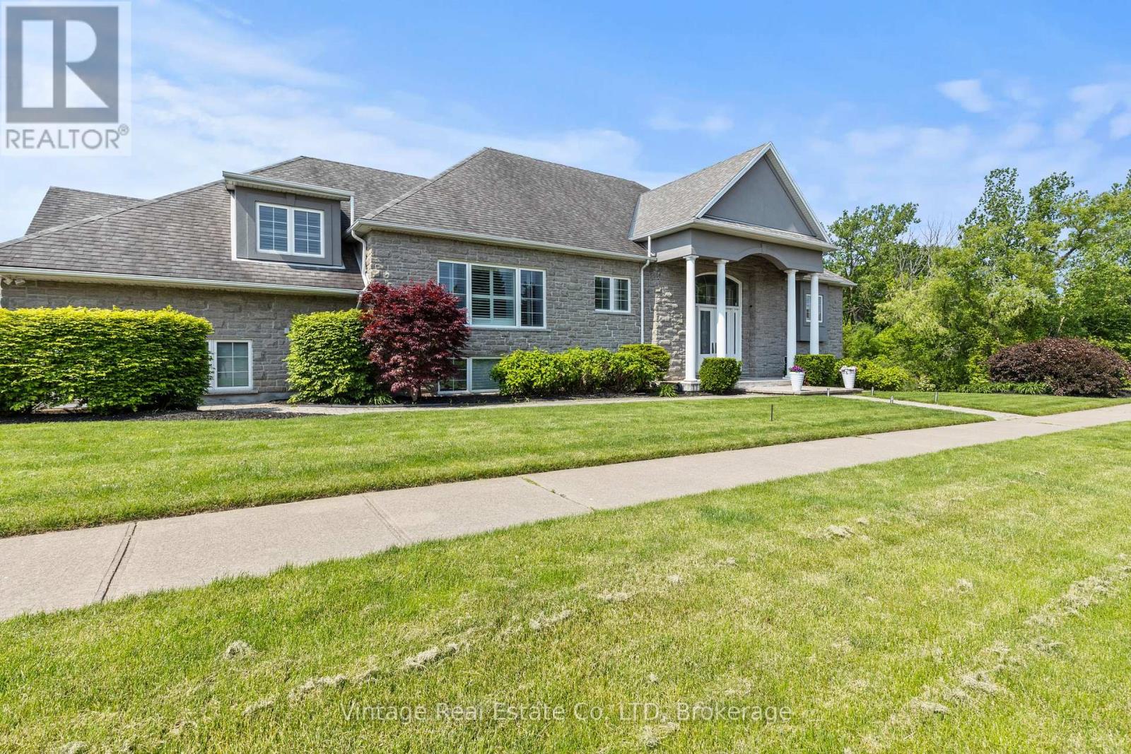 3689 Cardinal Drive, Niagara Falls, Ontario  L2H 2Y1 - Photo 2 - X12422515
