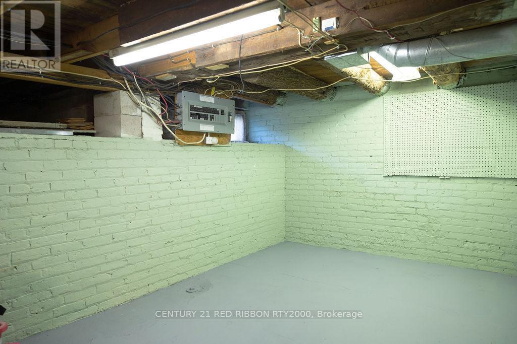 69 High Street W, Strathroy-Caradoc, Ontario  N7G 1G7 - Photo 14 - X12312835