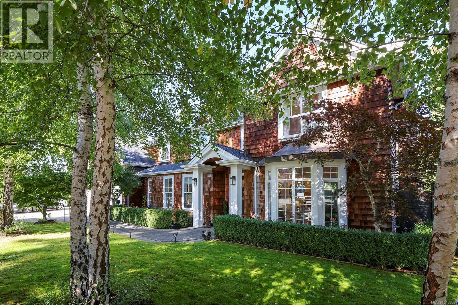 563 Eaglecrest Dr, Qualicum Beach, British Columbia