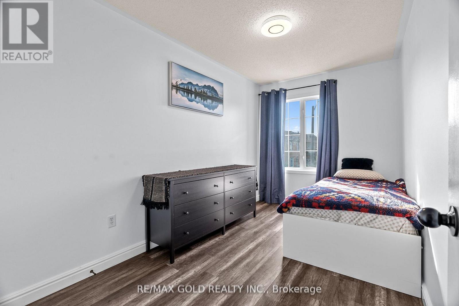 3218 Camberwell Drive, Mississauga, Ontario  L5M 6S8 - Photo 18 - W12422475