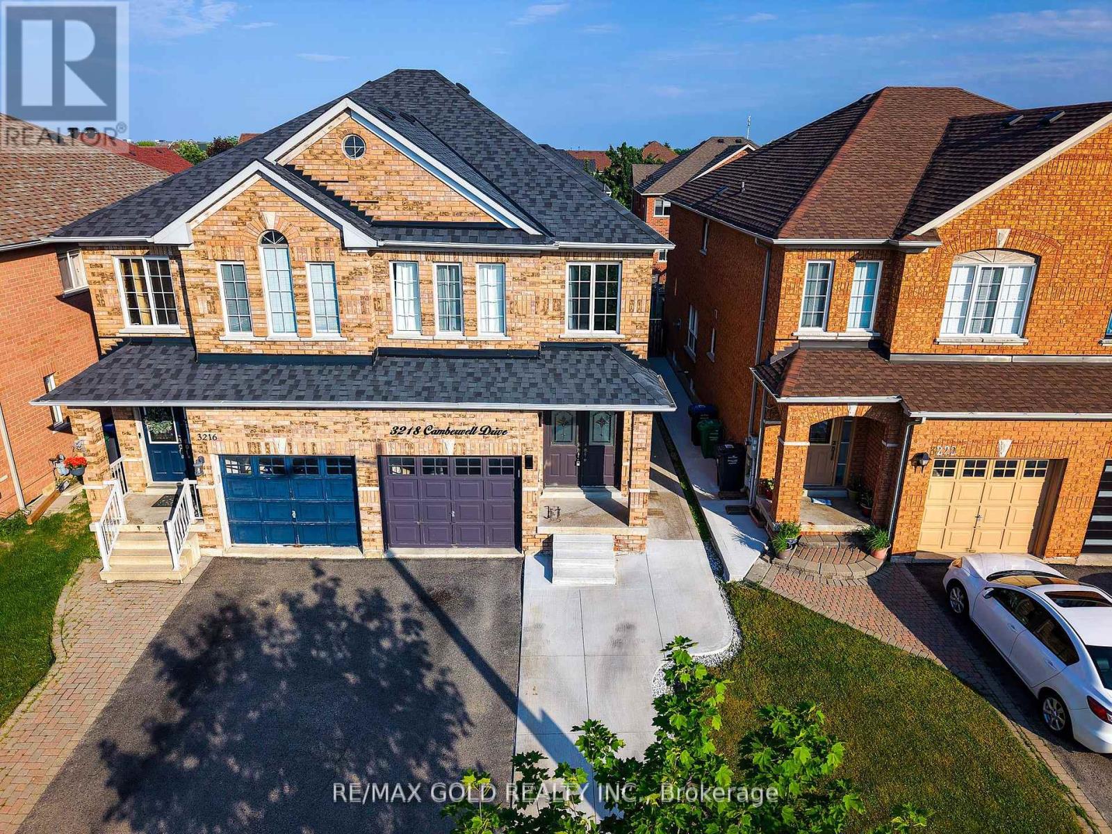 3218 Camberwell Drive, Mississauga, Ontario  L5M 6S8 - Photo 4 - W12422475