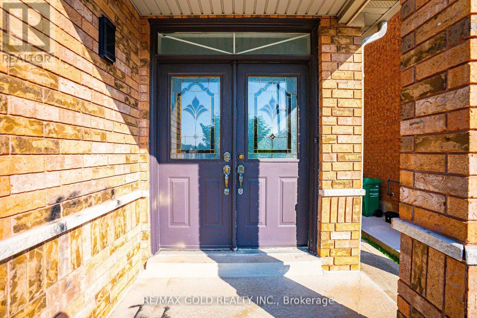 3218 Camberwell Drive, Mississauga, Ontario  L5M 6S8 - Photo 8 - W12422475