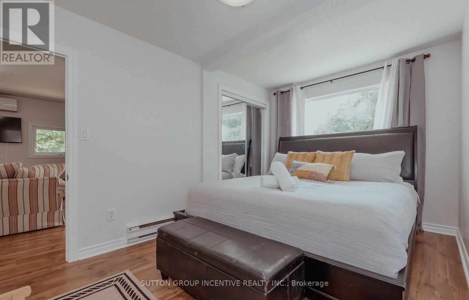 711 Innisfil Beach Road, Innisfil, Ontario  L9S 4E4 - Photo 12 - N12422373