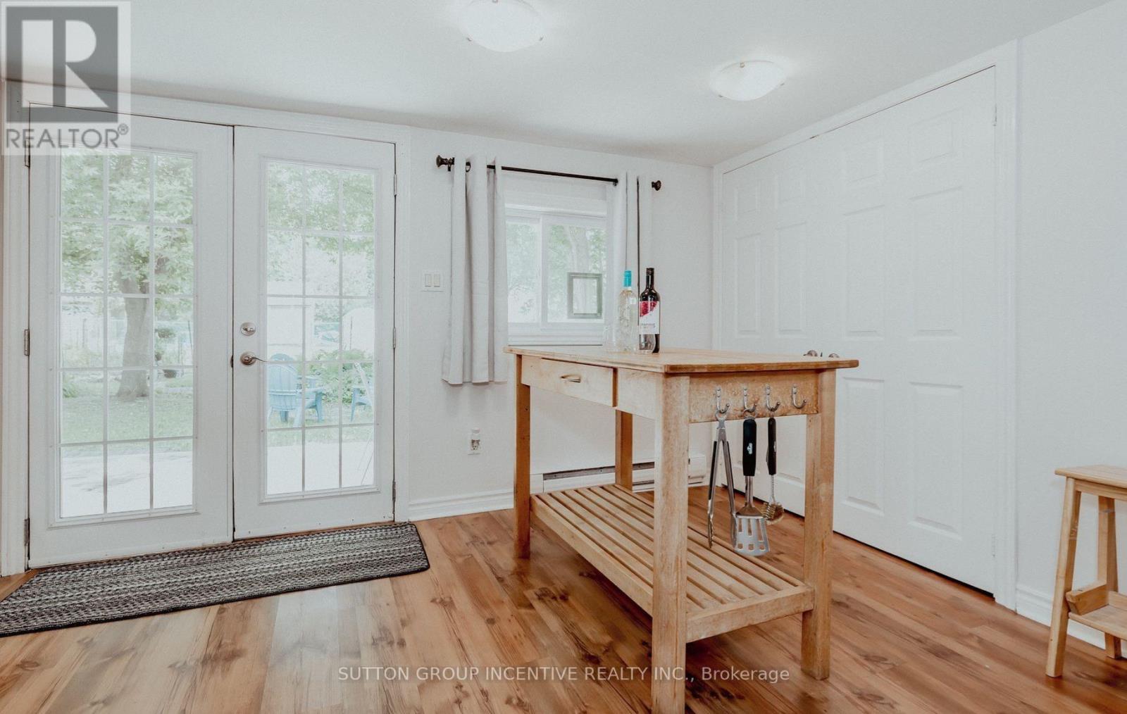 711 Innisfil Beach Road, Innisfil, Ontario  L9S 4E4 - Photo 10 - N12422373