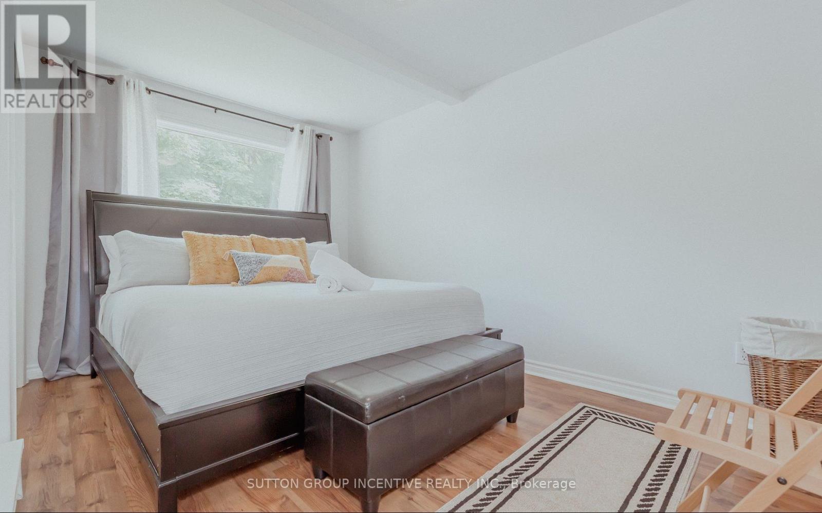 711 Innisfil Beach Road, Innisfil, Ontario  L9S 4E4 - Photo 13 - N12422373