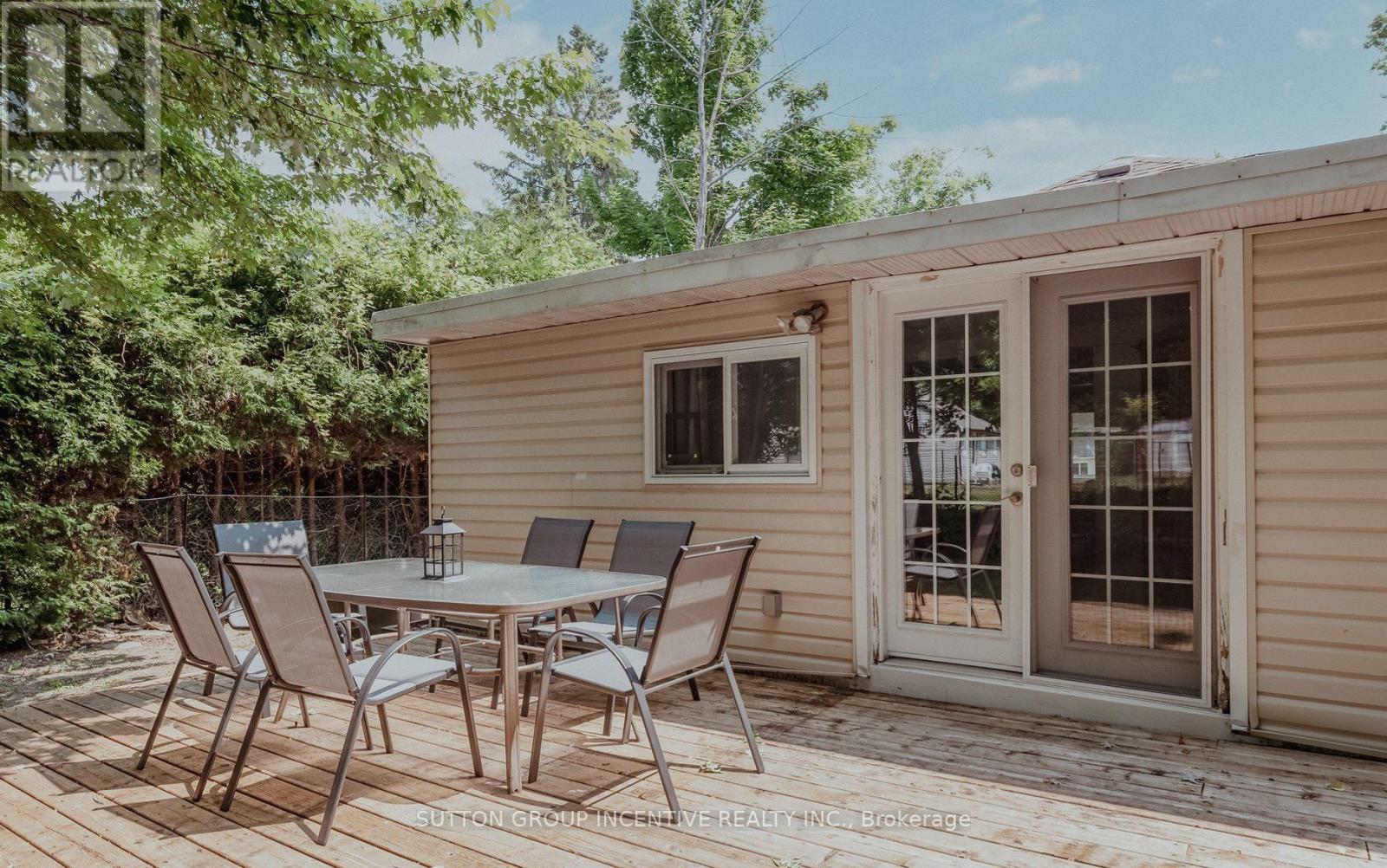 711 Innisfil Beach Road, Innisfil, Ontario  L9S 4E4 - Photo 21 - N12422373