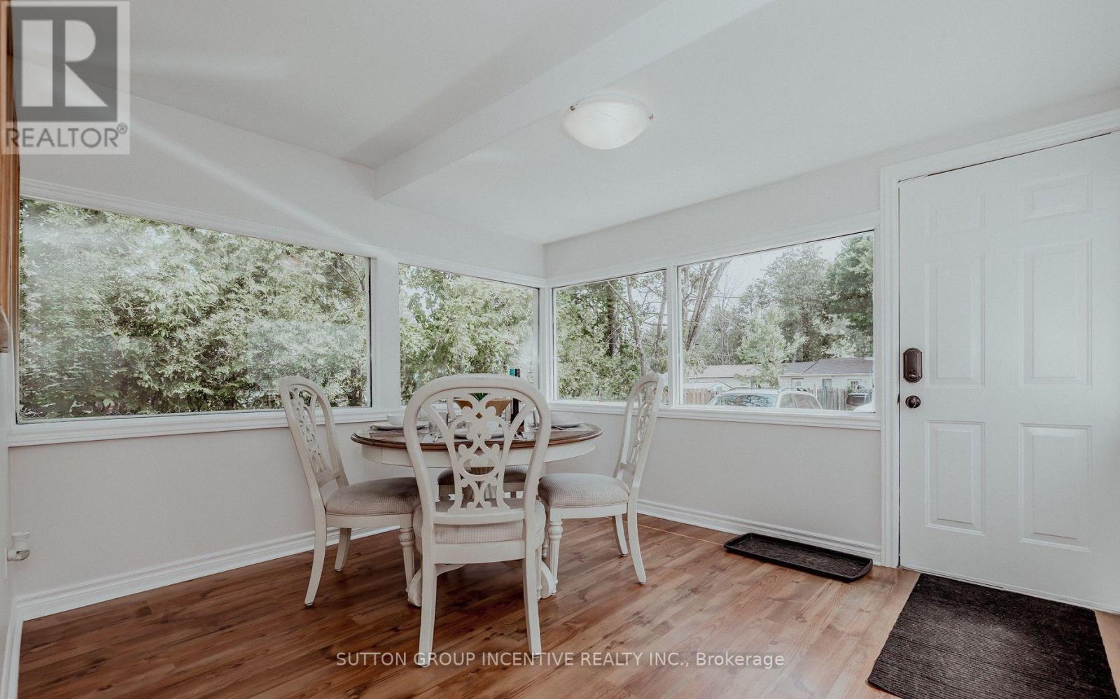 711 Innisfil Beach Road, Innisfil, Ontario  L9S 4E4 - Photo 4 - N12422373