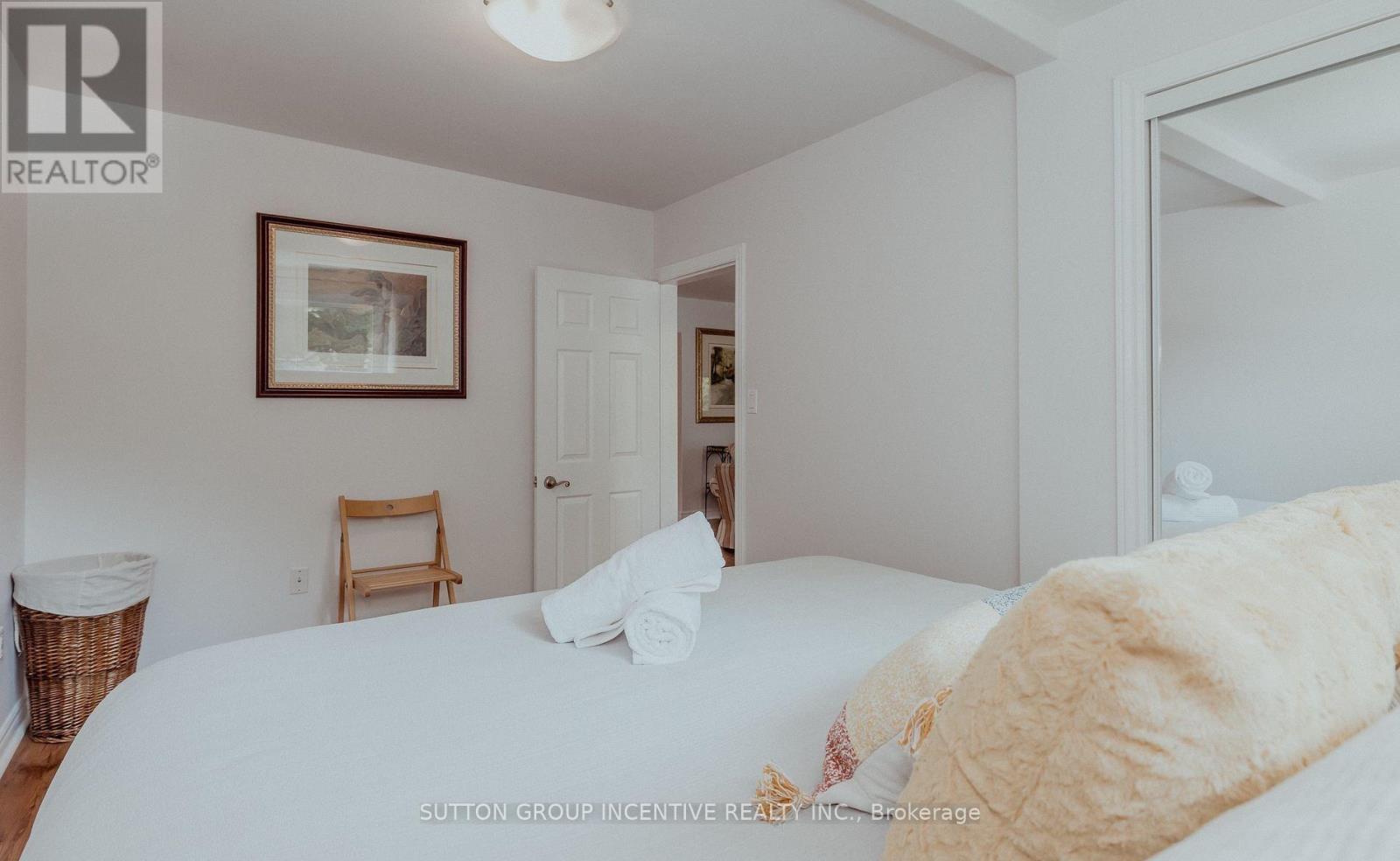 711 Innisfil Beach Road, Innisfil, Ontario  L9S 4E4 - Photo 16 - N12422373