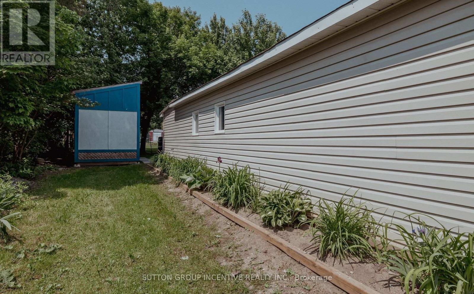 711 Innisfil Beach Road, Innisfil, Ontario  L9S 4E4 - Photo 25 - N12422373
