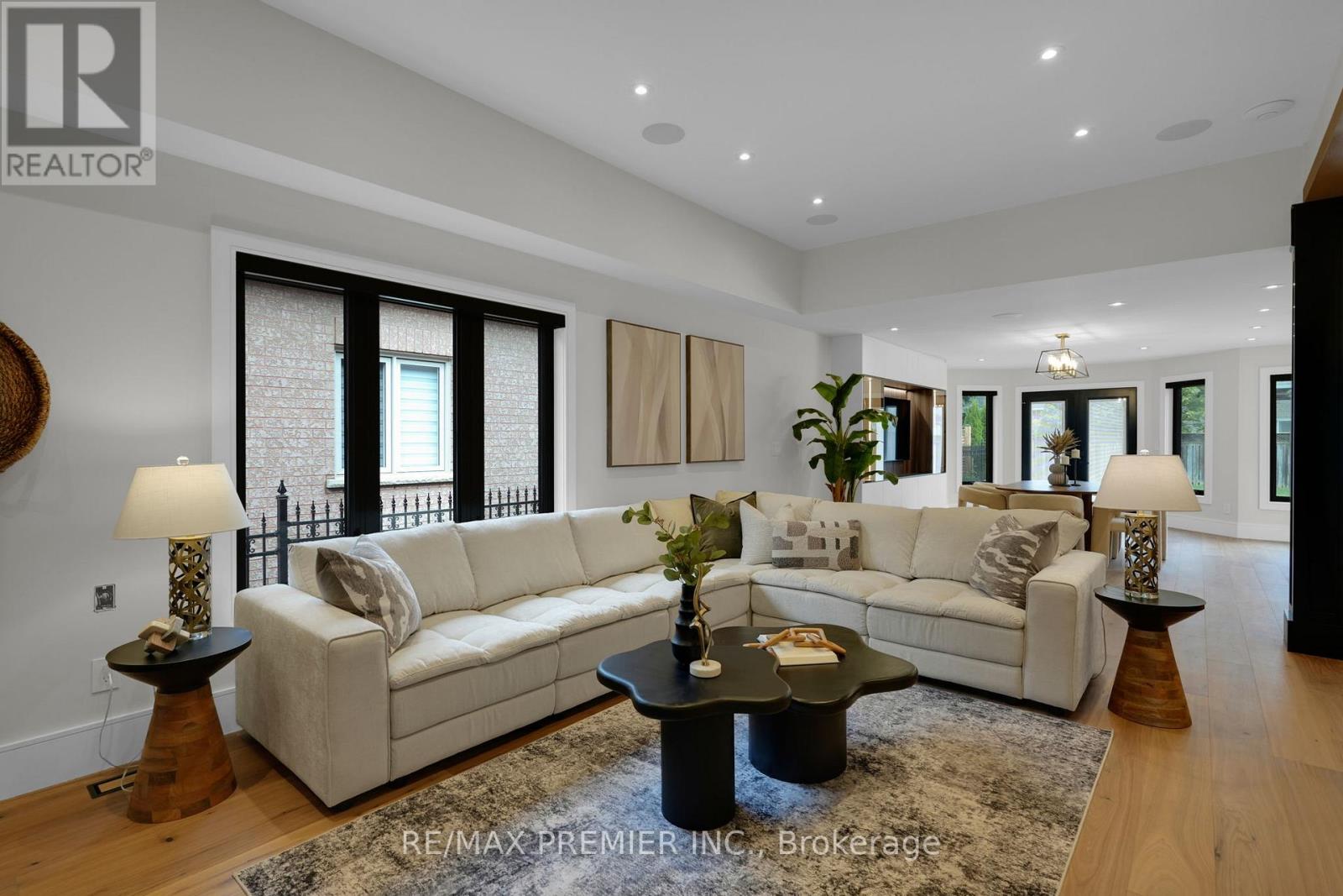 19 Polo Crescent, Vaughan, Ontario  L4L 8W6 - Photo 10 - N12422560