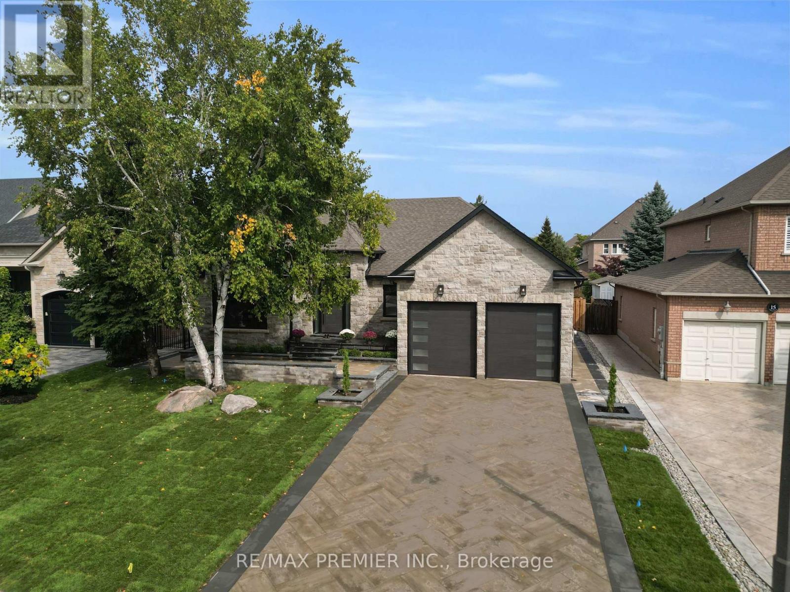 19 Polo Crescent, Vaughan, Ontario  L4L 8W6 - Photo 2 - N12422560