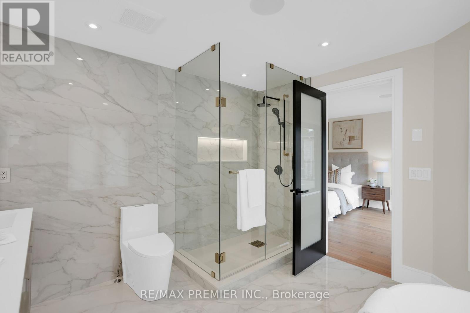 19 Polo Crescent, Vaughan, Ontario  L4L 8W6 - Photo 26 - N12422560