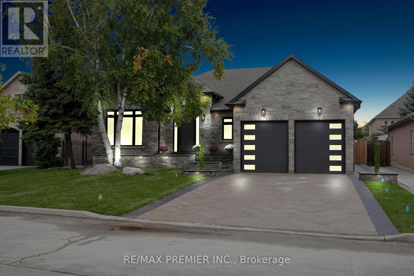 19 Polo Crescent, Vaughan, Ontario  L4L 8W6 - Photo 3 - N12422560