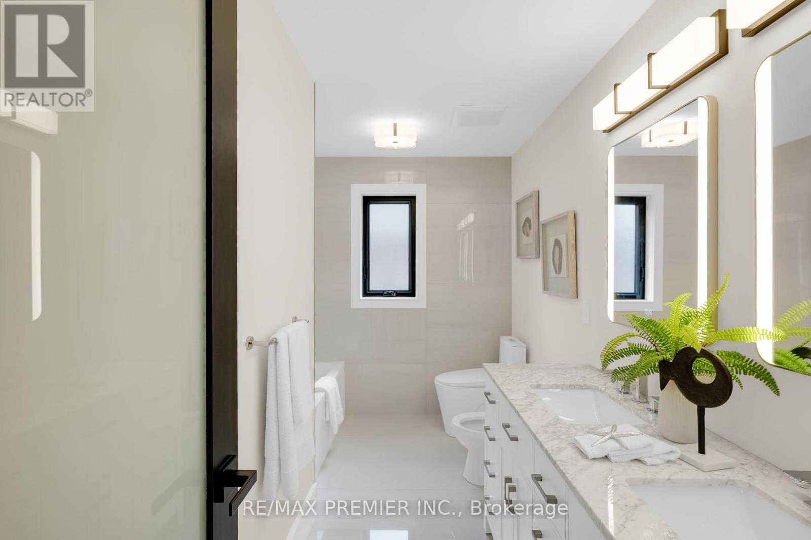 19 Polo Crescent, Vaughan, Ontario  L4L 8W6 - Photo 30 - N12422560