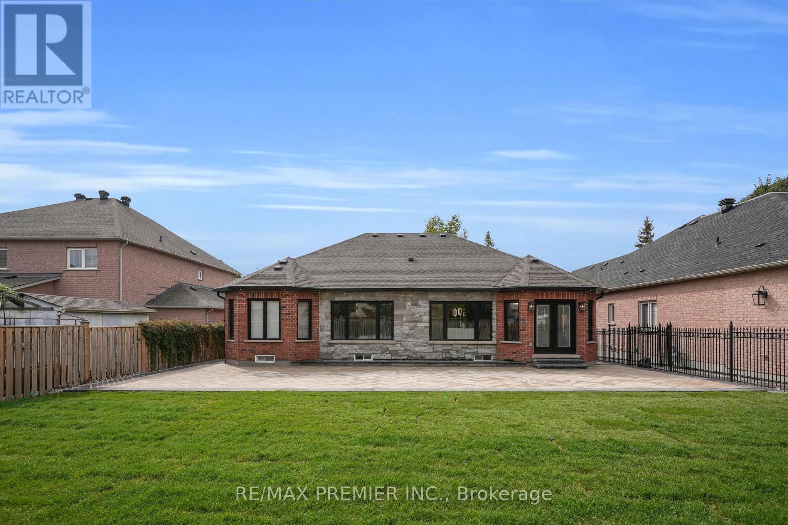 19 Polo Crescent, Vaughan, Ontario  L4L 8W6 - Photo 46 - N12422560