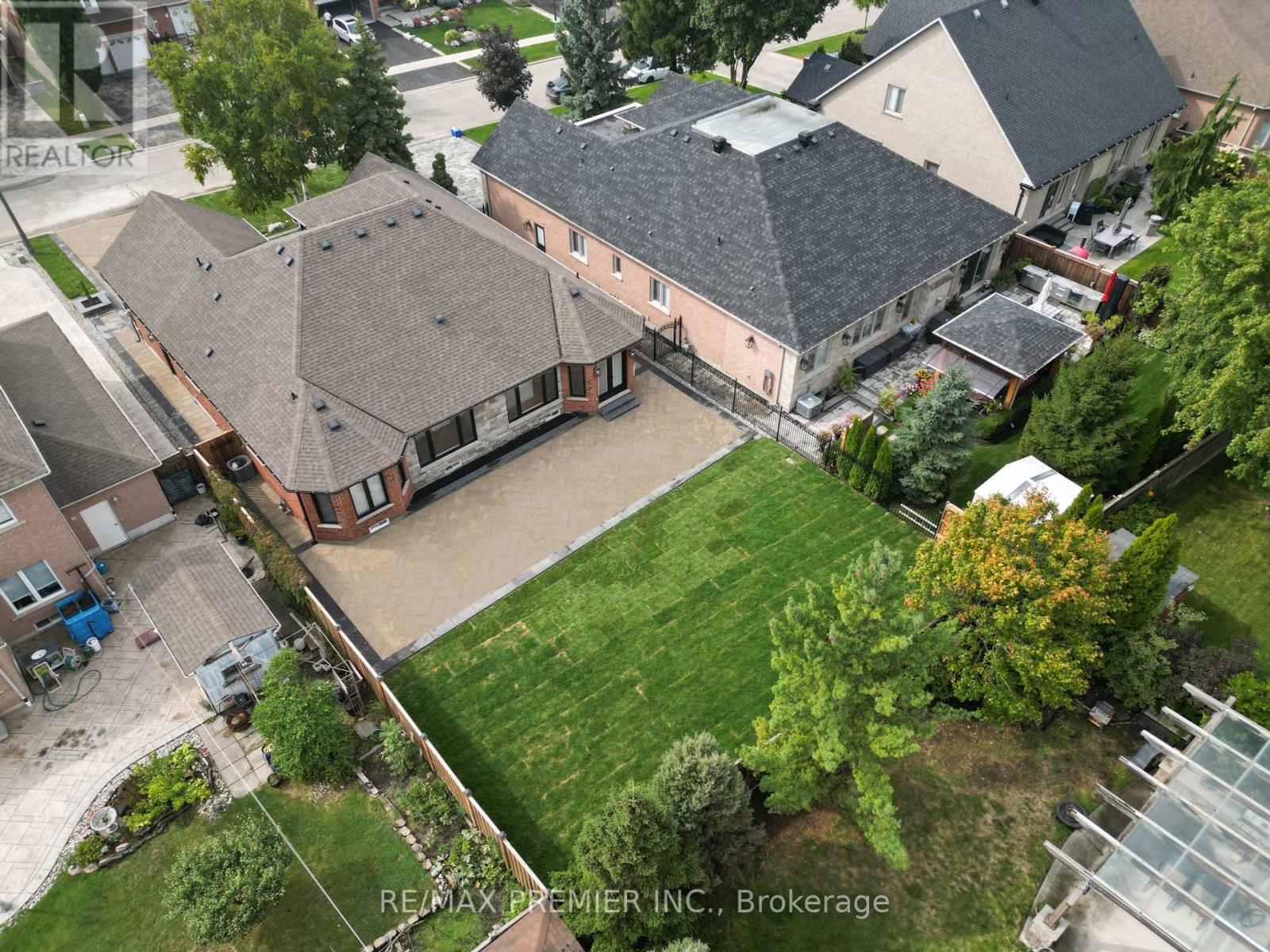 19 Polo Crescent, Vaughan, Ontario  L4L 8W6 - Photo 49 - N12422560