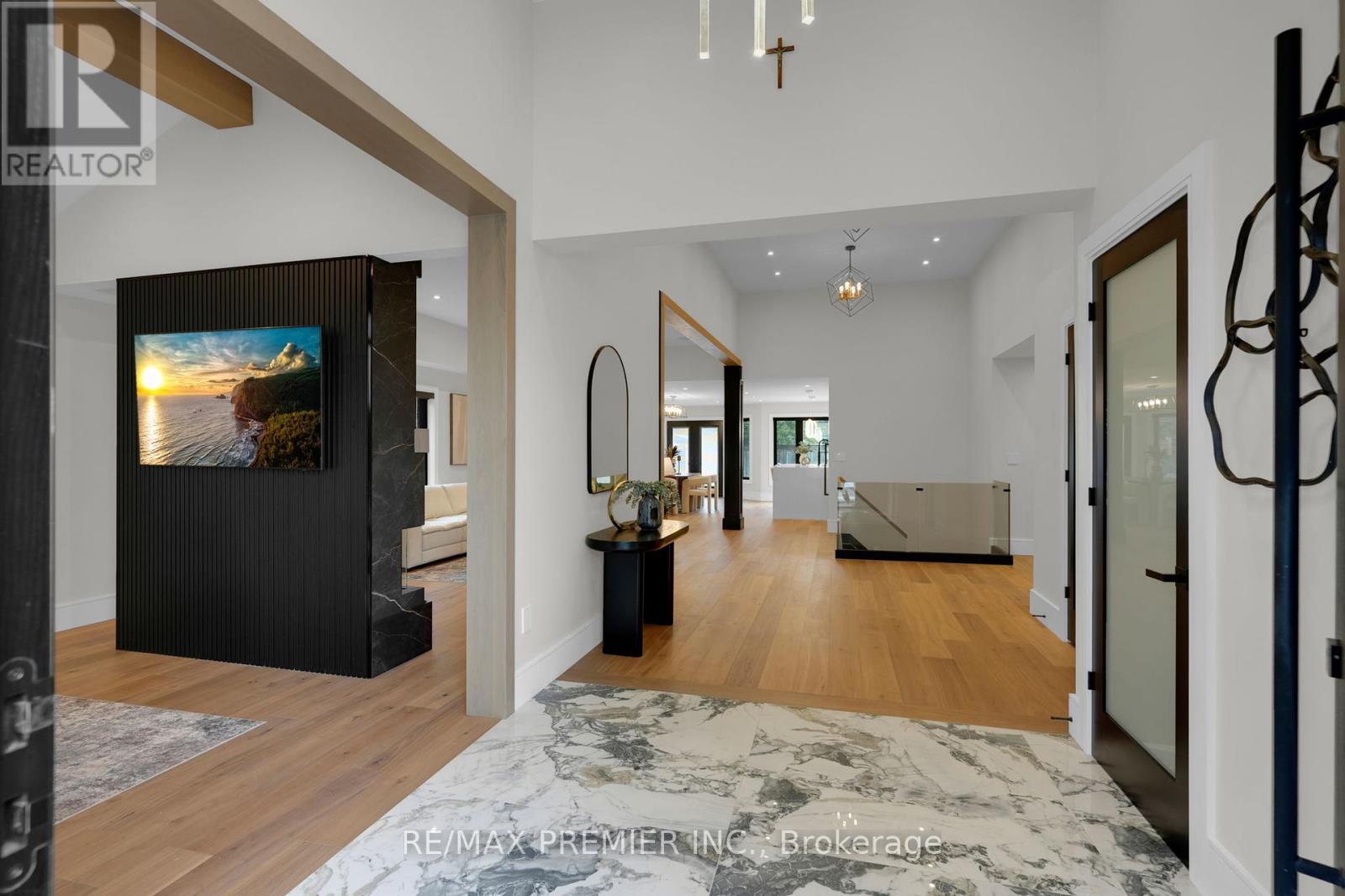 19 Polo Crescent, Vaughan, Ontario  L4L 8W6 - Photo 6 - N12422560