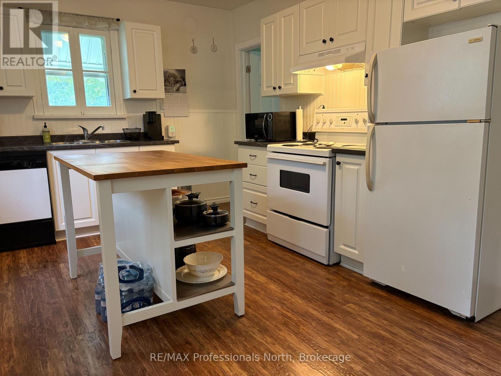 2 South Fetterly Street, Huntsville, Ontario  P1H 1K7 - Photo 8 - X12399188