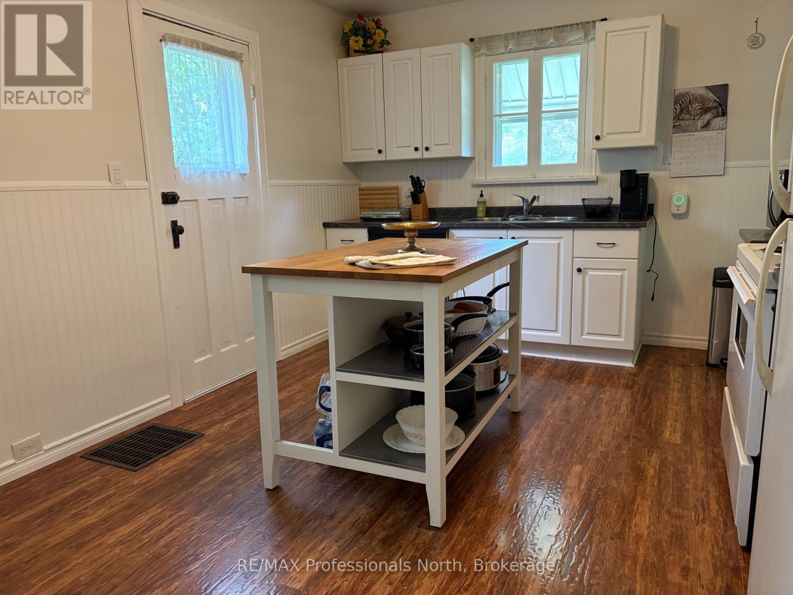 2 South Fetterly Street, Huntsville, Ontario  P1H 1K7 - Photo 6 - X12399188