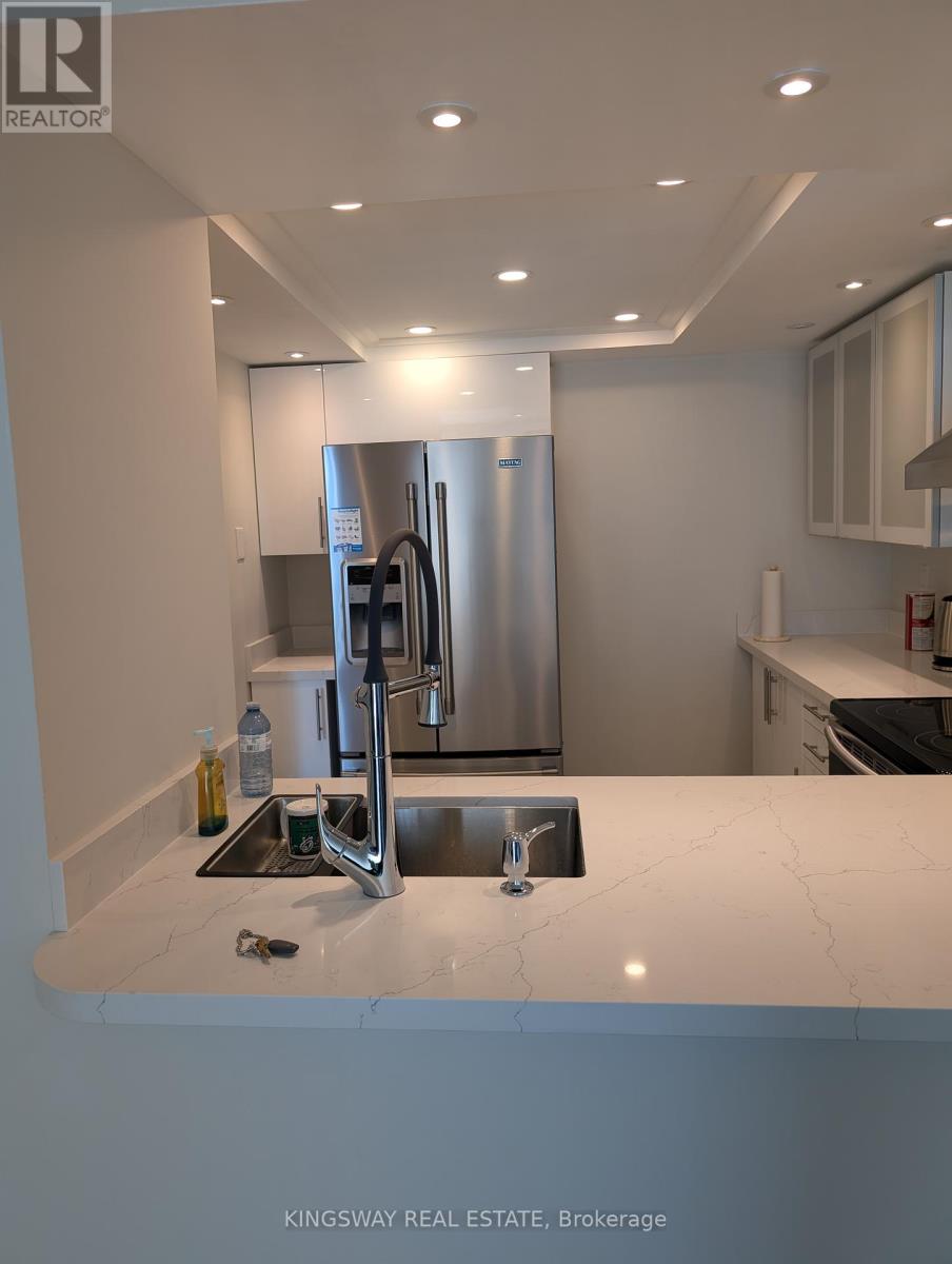 1406 - 550 Webb Drive, Mississauga, Ontario  L5B 3Y4 - Photo 4 - W12422540