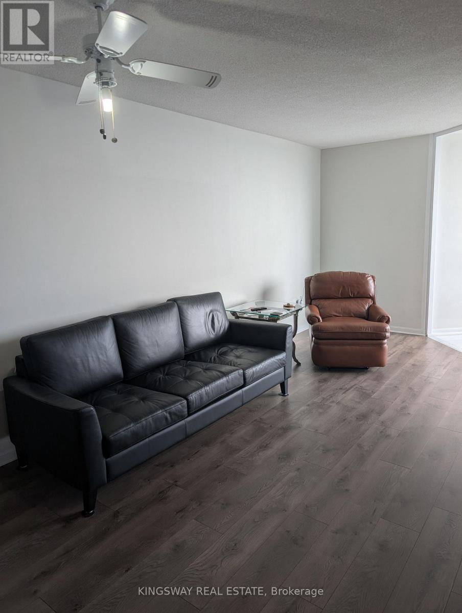 1406 - 550 Webb Drive, Mississauga, Ontario  L5B 3Y4 - Photo 6 - W12422540