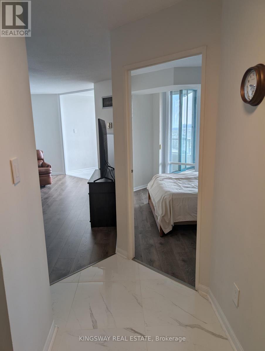 1406 - 550 Webb Drive, Mississauga, Ontario  L5B 3Y4 - Photo 7 - W12422540