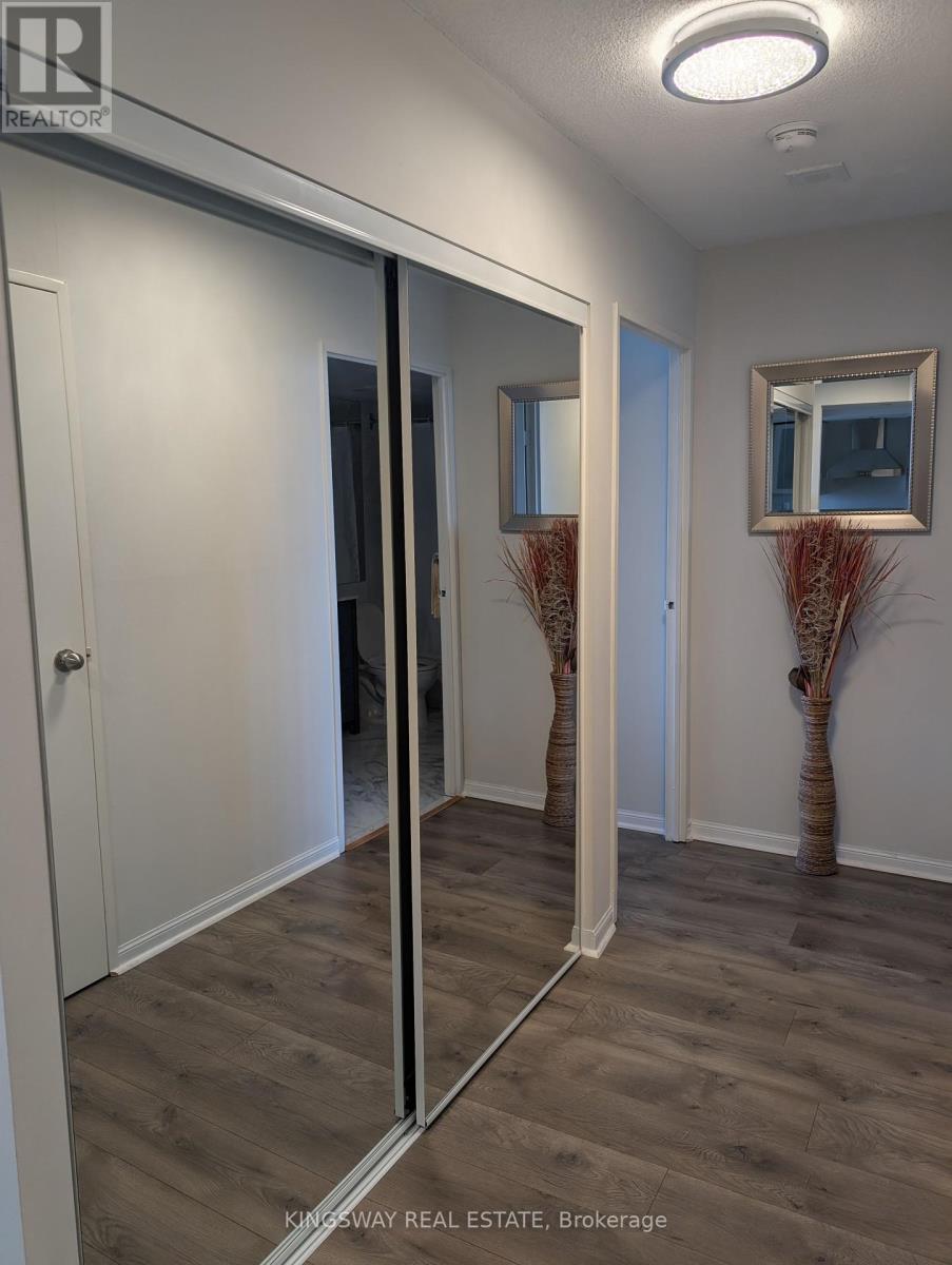 1406 - 550 Webb Drive, Mississauga, Ontario  L5B 3Y4 - Photo 9 - W12422540