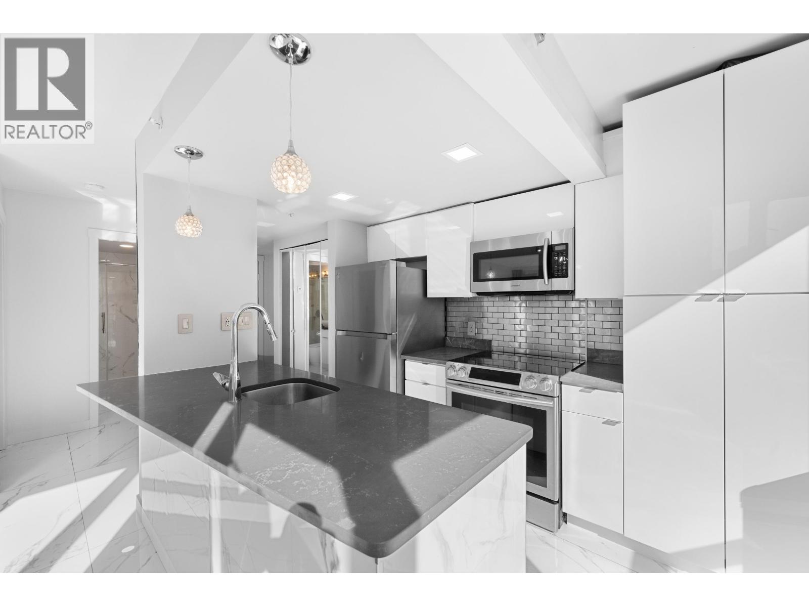 702 1188 Howe Street, Vancouver, British Columbia  V6Z 2S8 - Photo 2 - R2972538