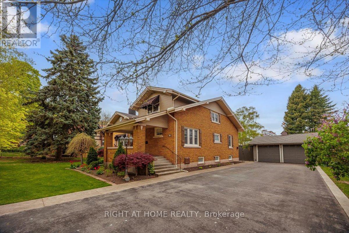 16 NELLES BOULEVARD, Grimsby, Ontario