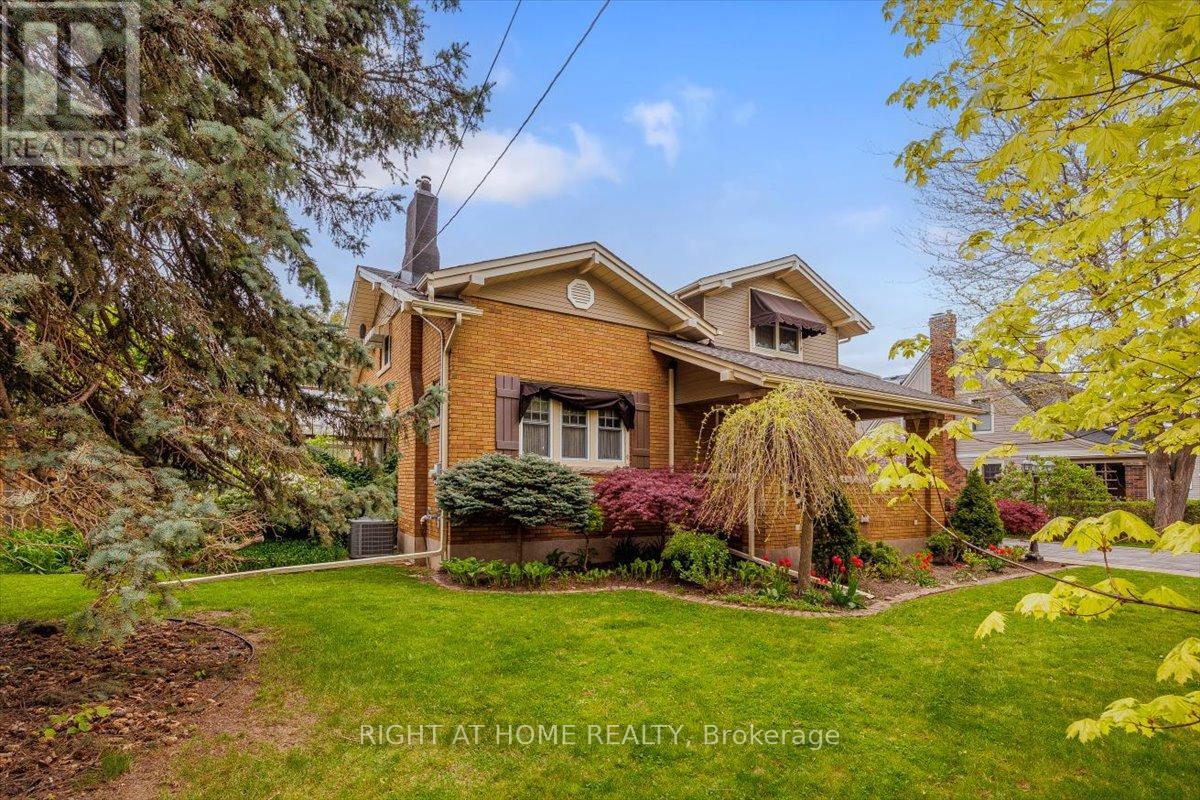 16 Nelles Boulevard, Grimsby, Ontario  L3M 3R1 - Photo 2 - X12422536