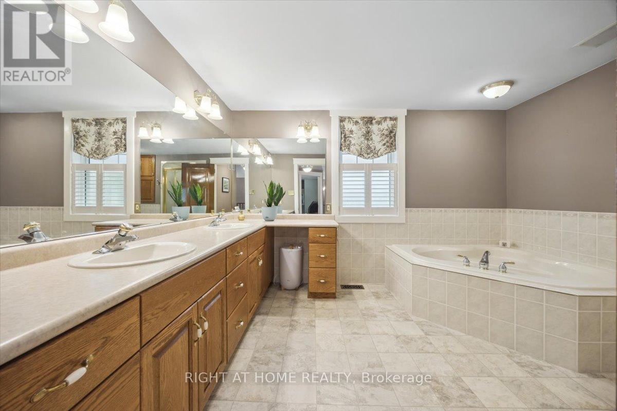 16 Nelles Boulevard, Grimsby, Ontario  L3M 3R1 - Photo 22 - X12422536