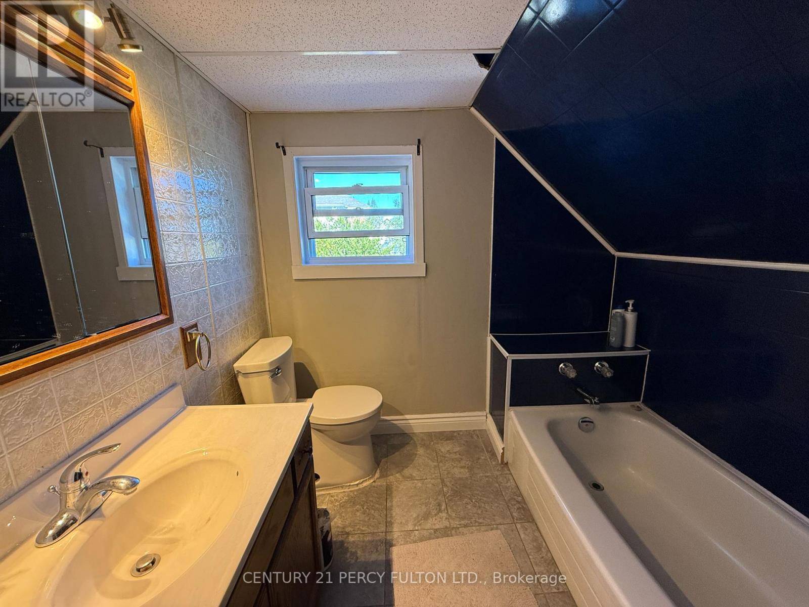 52 Heber Street, Quinte West, Ontario  K8V 1M9 - Photo 14 - X12422551