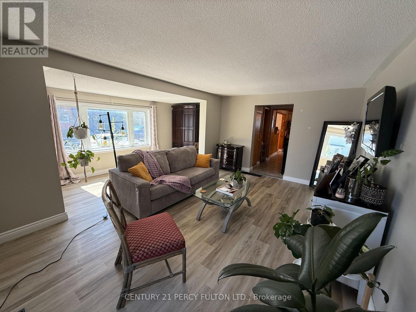 52 Heber Street, Quinte West, Ontario  K8V 1M9 - Photo 5 - X12422551