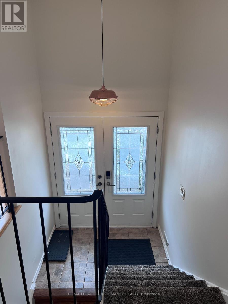 1394 Plumber Avenue, Ottawa, Ontario  K1K 4A9 - Photo 2 - X12422576