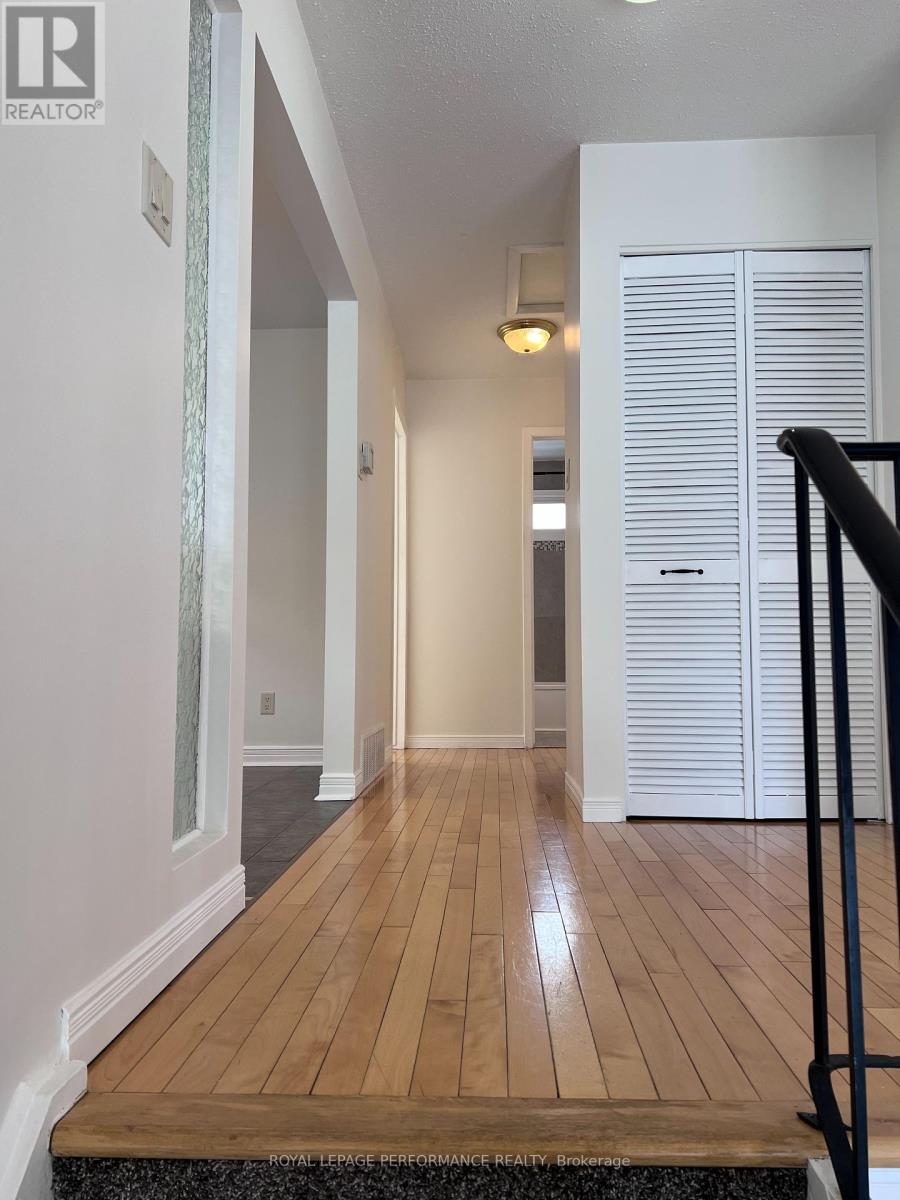 1394 Plumber Avenue, Ottawa, Ontario  K1K 4A9 - Photo 3 - X12422576
