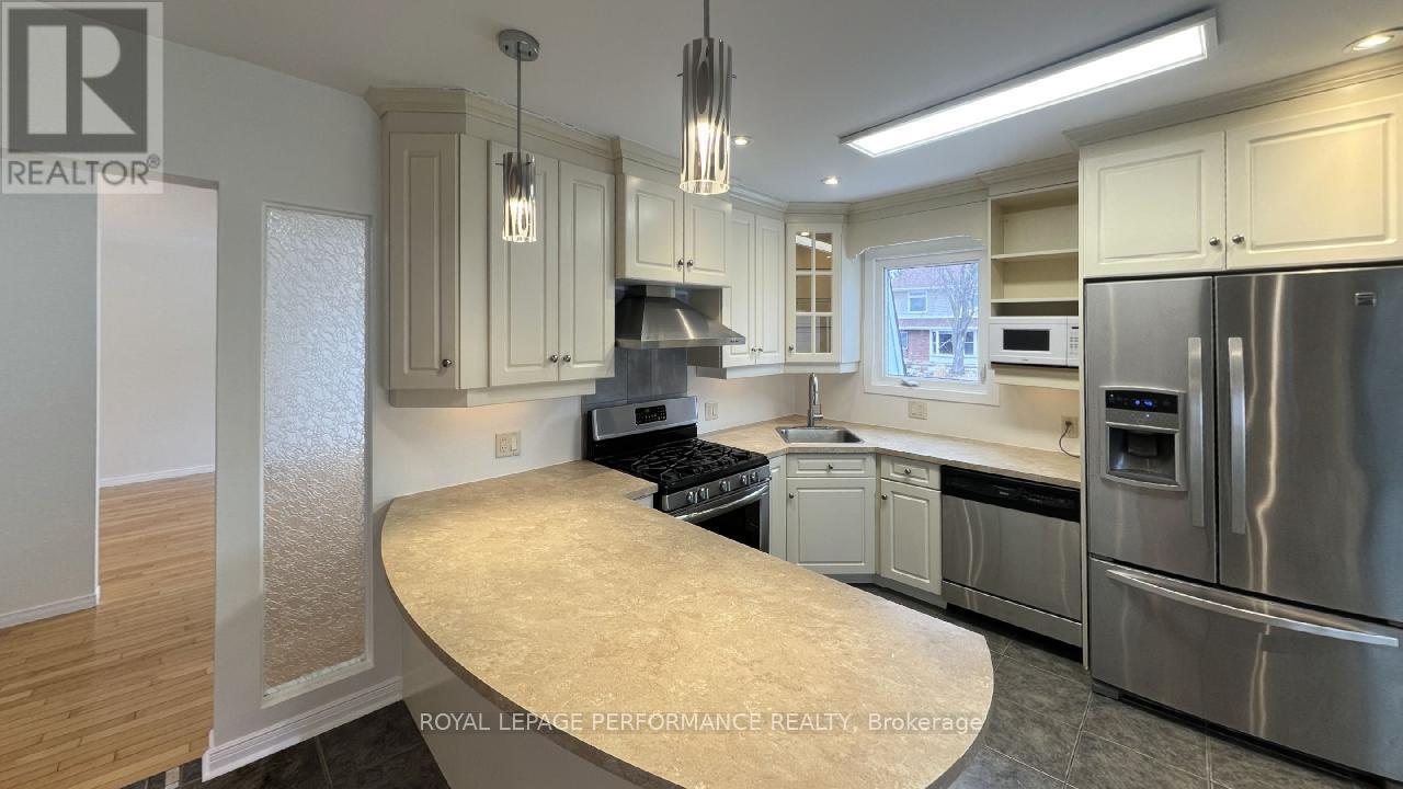 1394 Plumber Avenue, Ottawa, Ontario  K1K 4A9 - Photo 6 - X12422576