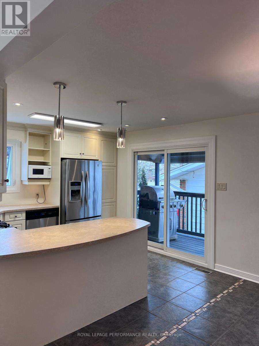 1394 Plumber Avenue, Ottawa, Ontario  K1K 4A9 - Photo 8 - X12422576