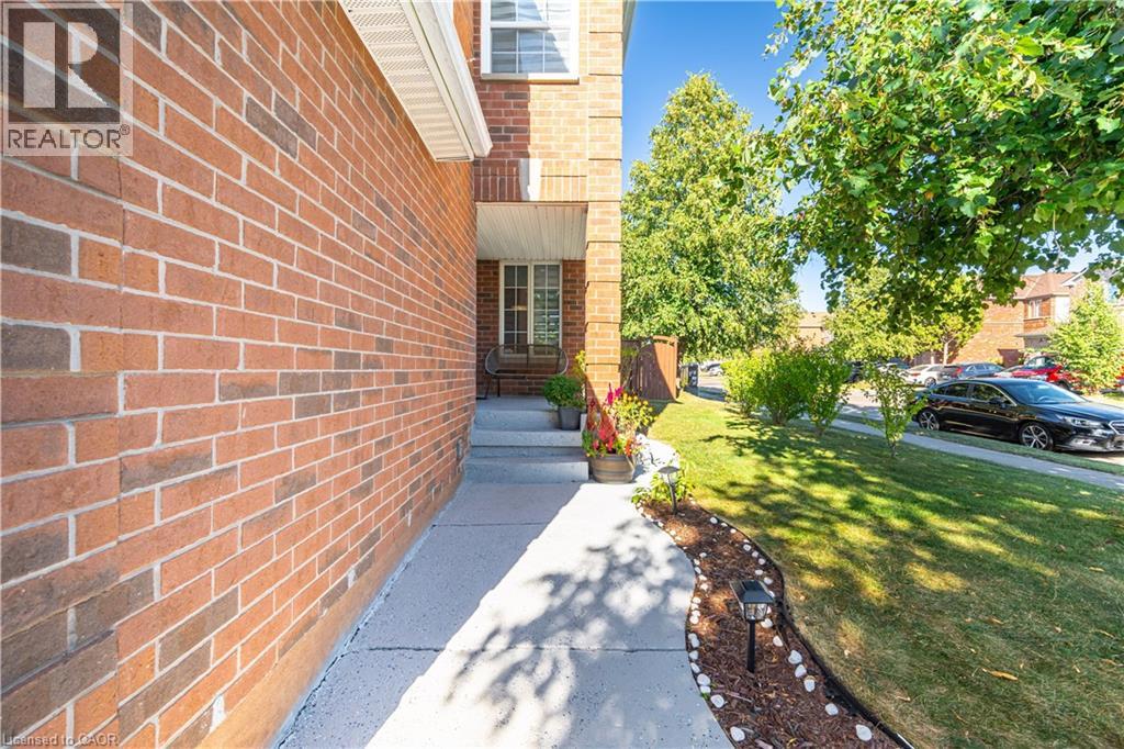 16 Feathertop Lane, Brampton, Ontario  L6R 1W9 - Photo 2 - 40773001