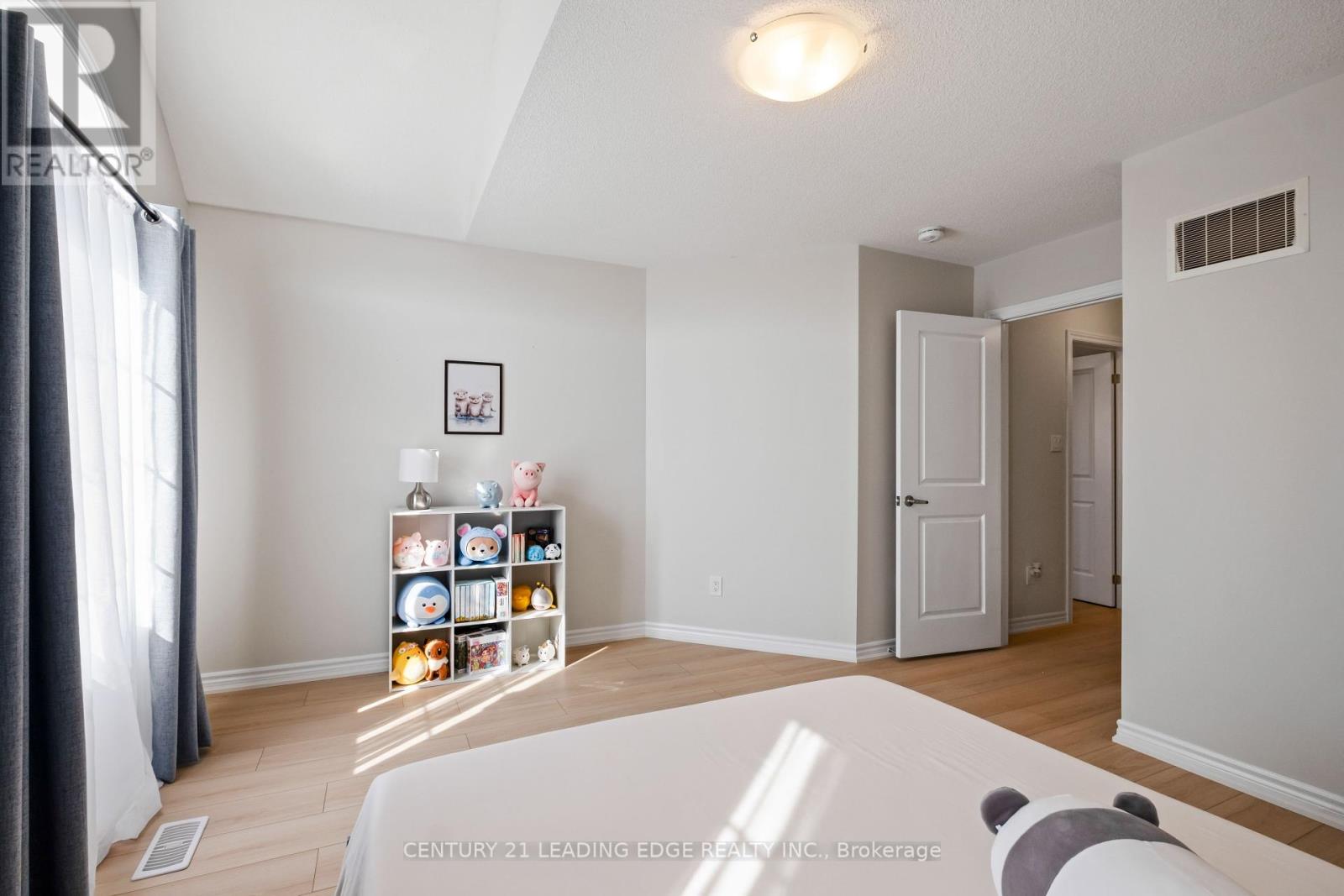 80 Wagner Crescent, Essa, Ontario  L0M 1B6 - Photo 33 - N12422550