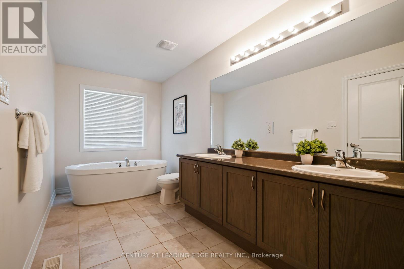 80 Wagner Crescent, Essa, Ontario  L0M 1B6 - Photo 27 - N12422550